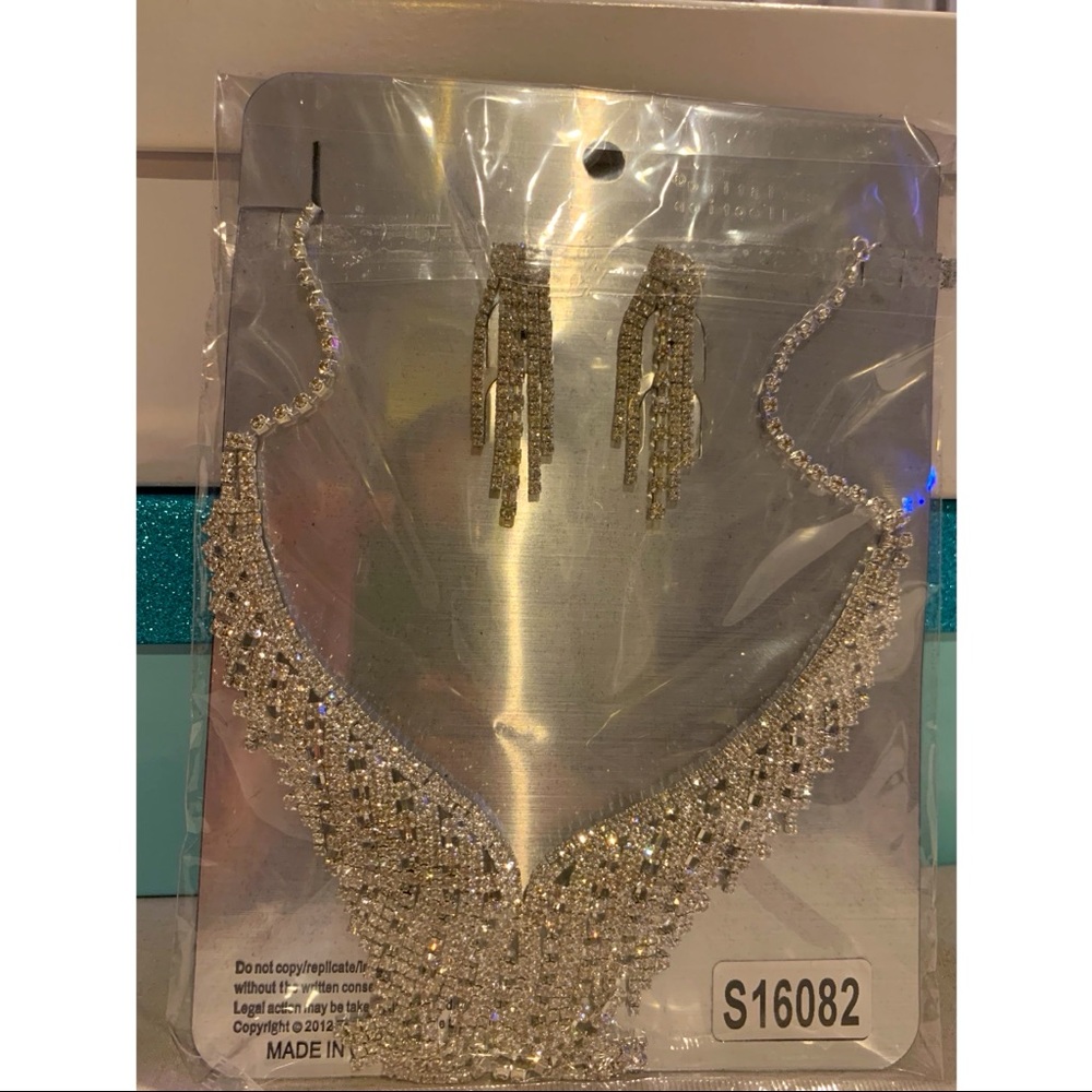 Silver chandelier earrings set; brand new never been worn